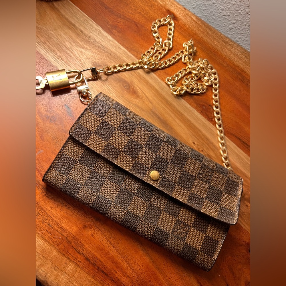 Louis Vuitton Wallet w/Off Brand Chain and LV Lock & key 🔐